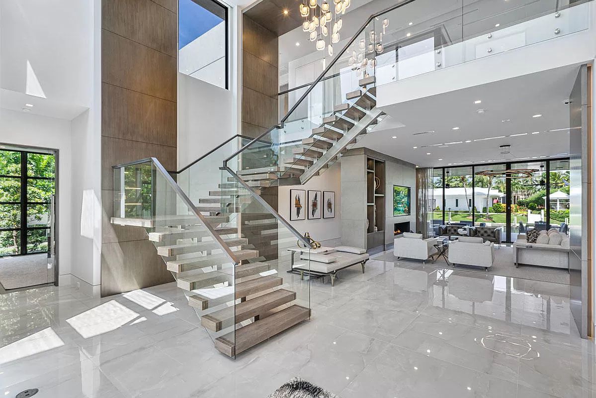 A-Newly-Clean-lined-Designed-Boca-Raton-Home-for-Sale-18