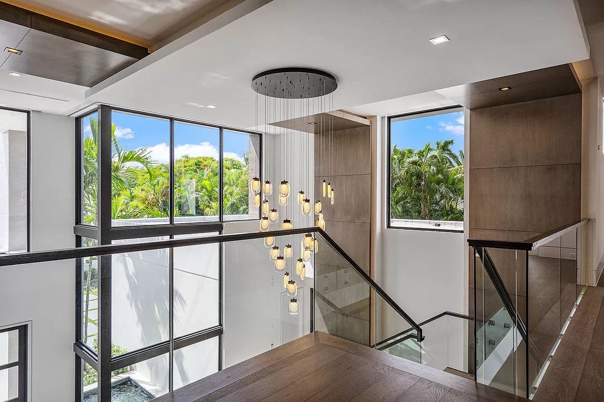A-Newly-Clean-lined-Designed-Boca-Raton-Home-for-Sale-24