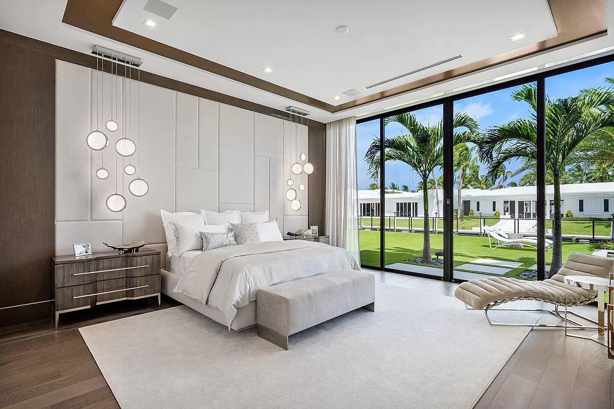 A-Newly-Clean-lined-Designed-Boca-Raton-Home-for-Sale-4