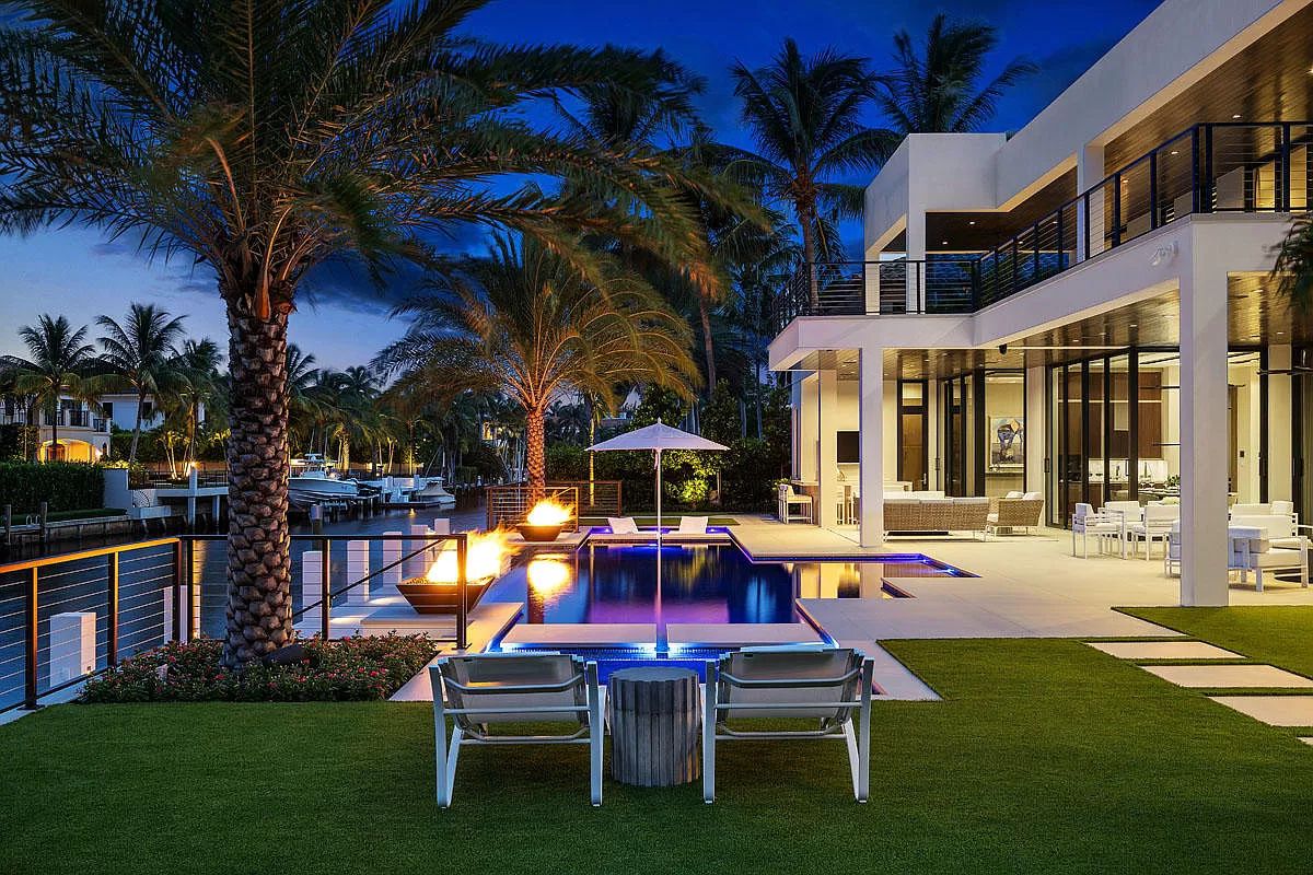A-Newly-Clean-lined-Designed-Boca-Raton-Home-for-Sale-43