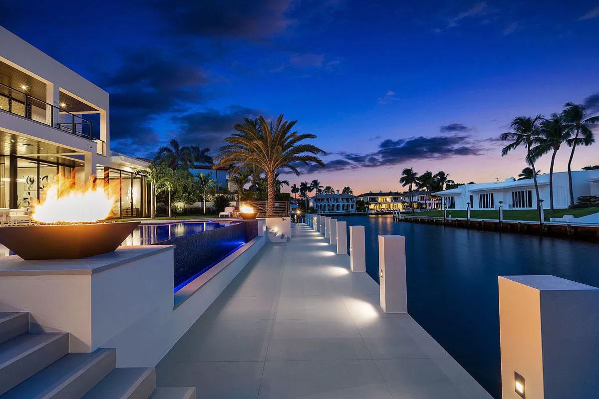 A-Newly-Clean-lined-Designed-Boca-Raton-Home-for-Sale-50