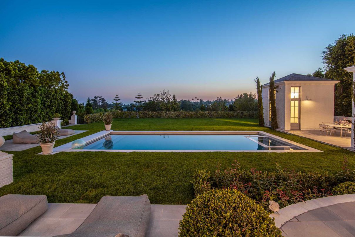 An extraordinary Los Angeles Traditional Home Asking for $25 Million