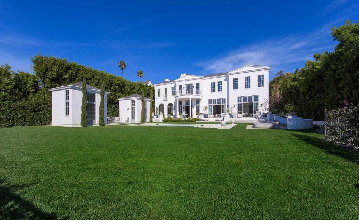 An-extraordinary-Los-Angeles-Traditional-Home-Asking-for-25-Million-8