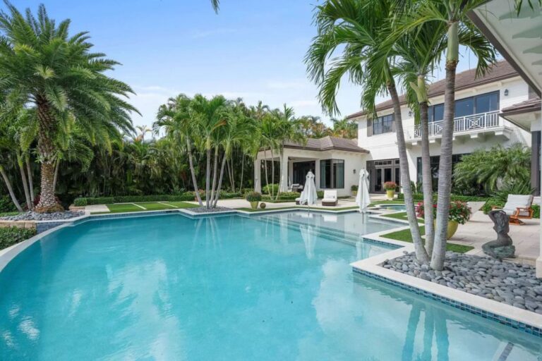 $10.9 Million Beautiful Jupiter House on prestigious Commodore Island