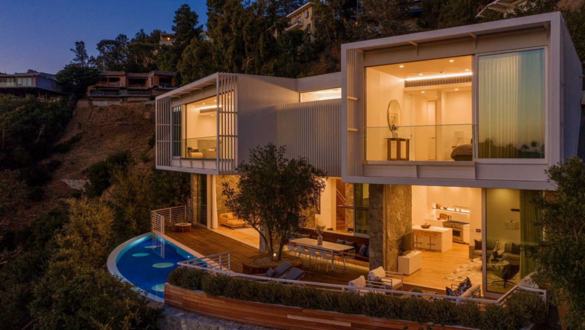 Beverly-Hills-House-on-A-Private-Promontory-hits-Market-7