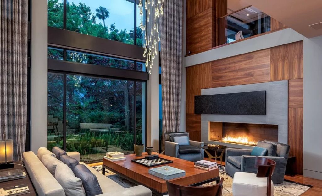 Beverly Hills Mansion in A World-class Location
