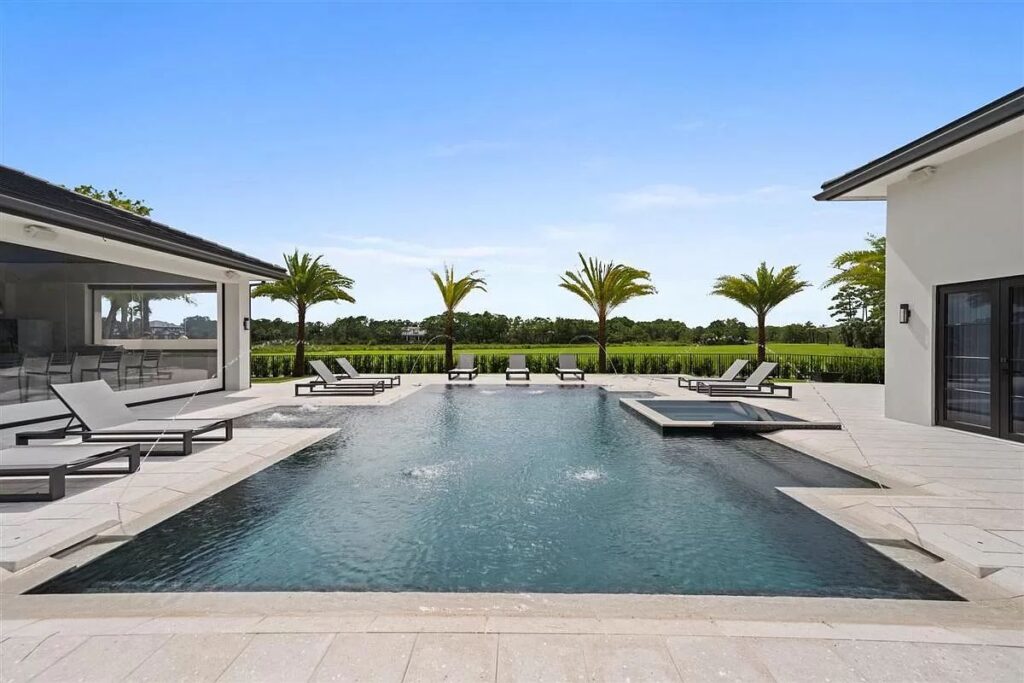 Brand New Home in Palm Beach Gardens hits Market