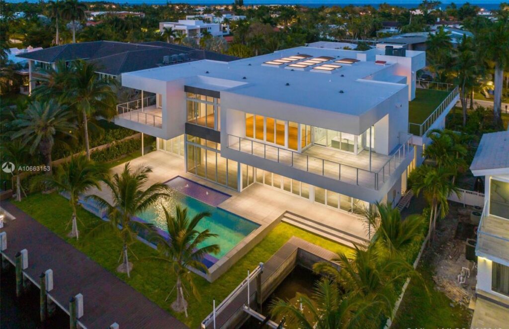 Center Island Contemporary Home in Florida for Sale