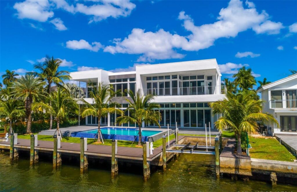 Center Island Contemporary Home in Florida for Sale