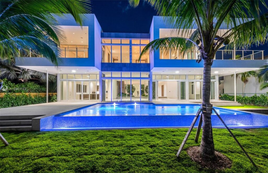 Center Island Contemporary Home in Florida for Sale