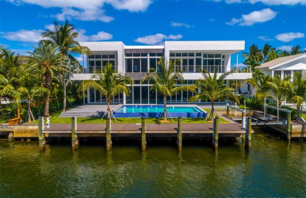 Center Island Contemporary Home in Florida for Sale