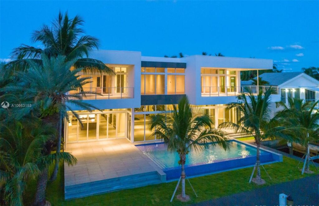 Center Island Contemporary Home in Florida for Sale