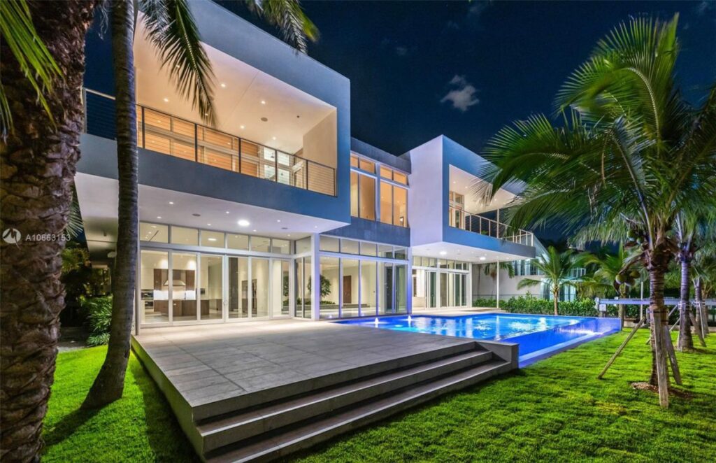 Center Island Contemporary Home in Florida for Sale