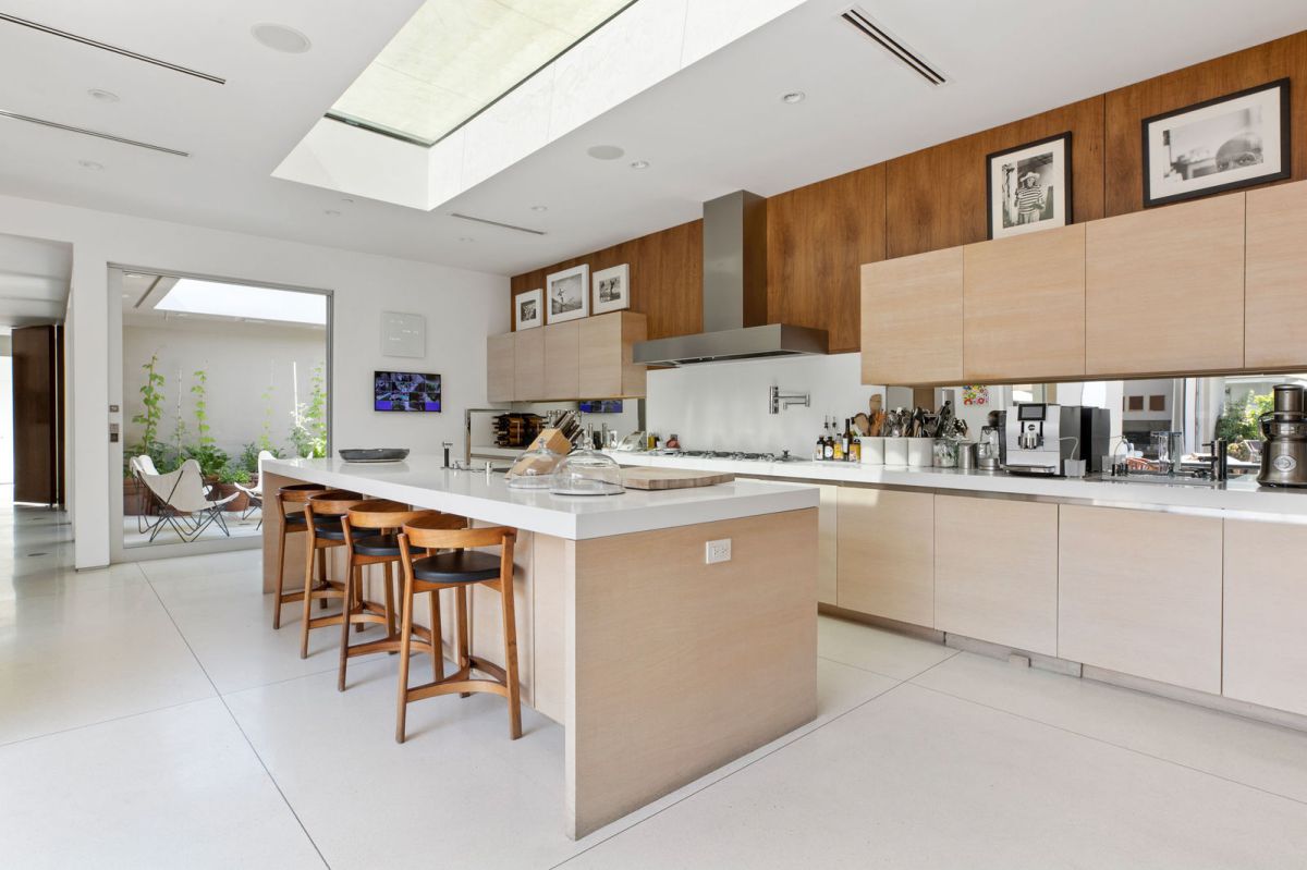 Completely-Remodeled-Modern-Beverly-Hills-Home-18