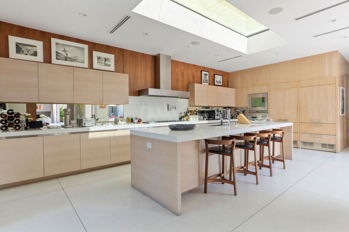 Completely-Remodeled-Modern-Beverly-Hills-Home-19