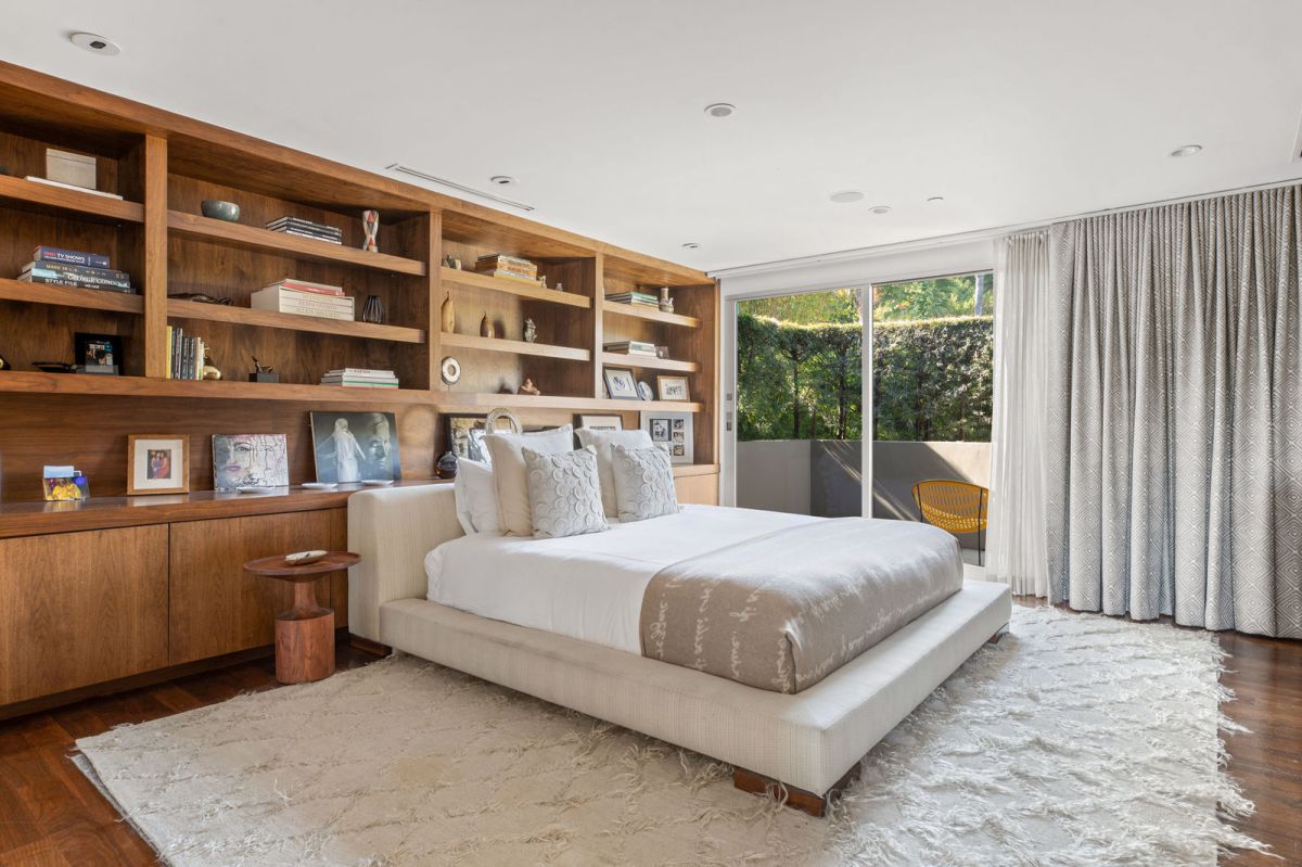 Completely-Remodeled-Modern-Beverly-Hills-Home-30