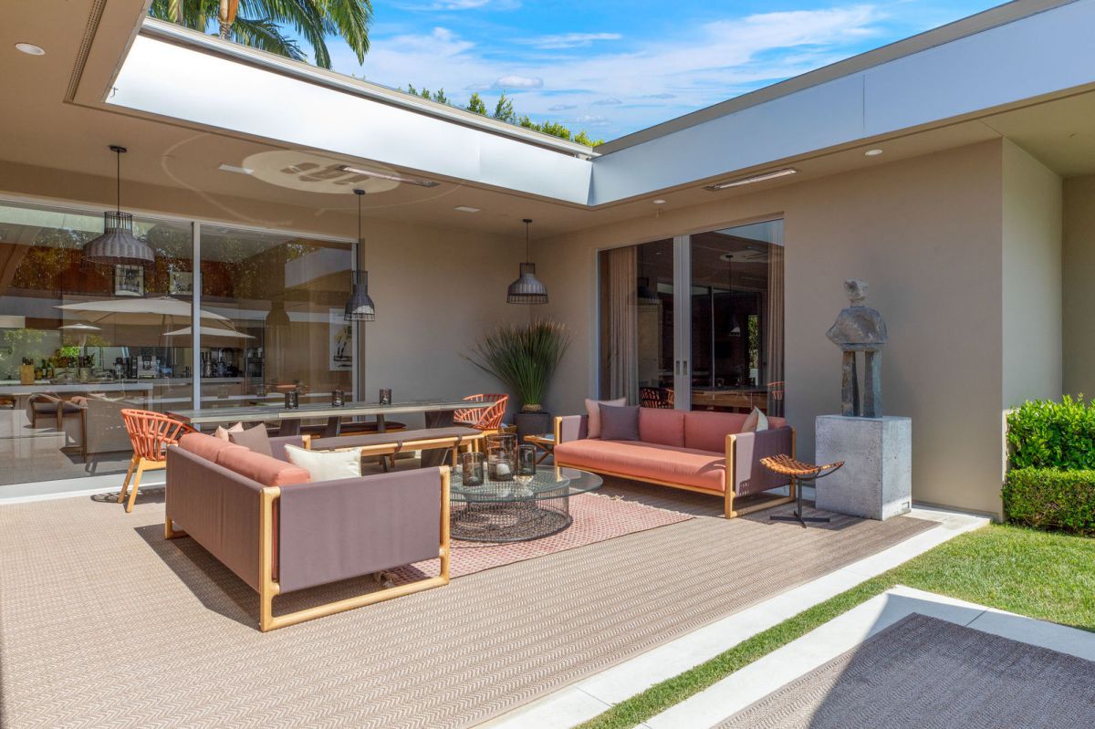 Completely-Remodeled-Modern-Beverly-Hills-Home-33