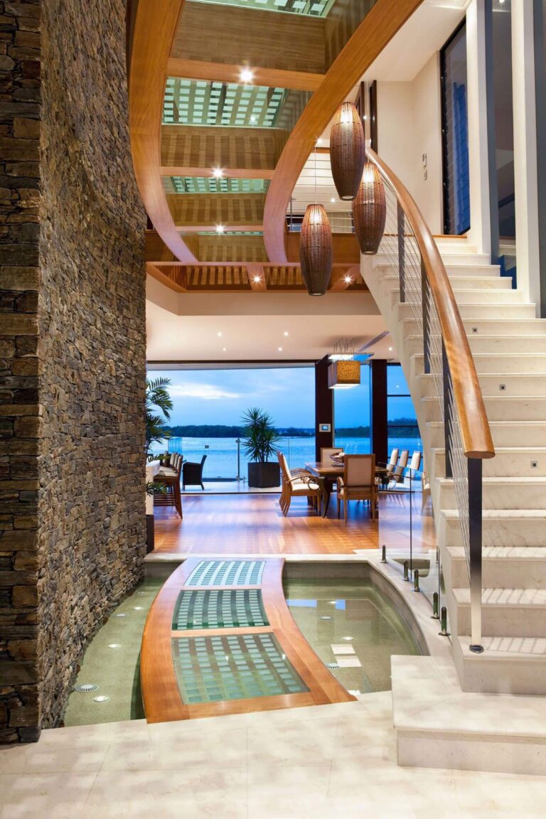 Contemporary Waterfront Home in Australia by Paul Clout Design