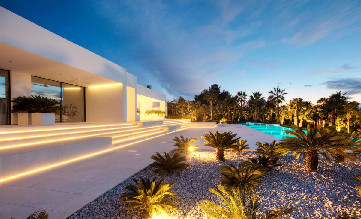 Exclusive-Modern-Villa-in-Cala-Bassa-Spain-by-MG-AG-Architects-11