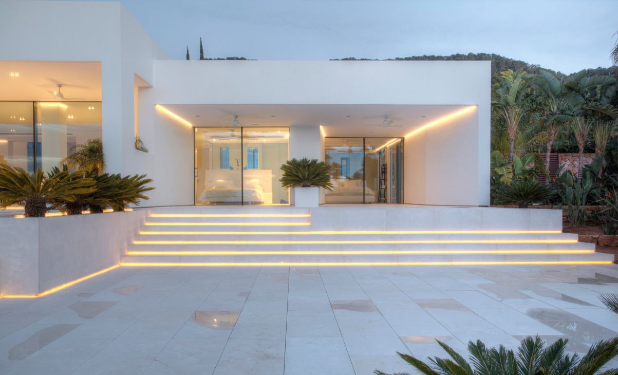 Exclusive-Modern-Villa-in-Cala-Bassa-Spain-by-MG-AG-Architects-18