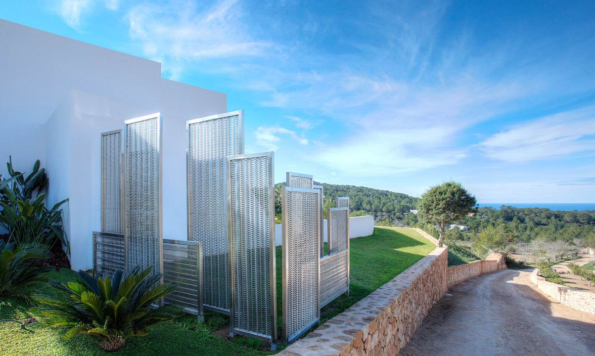 Exclusive-Modern-Villa-in-Cala-Bassa-Spain-by-MG-AG-Architects-5