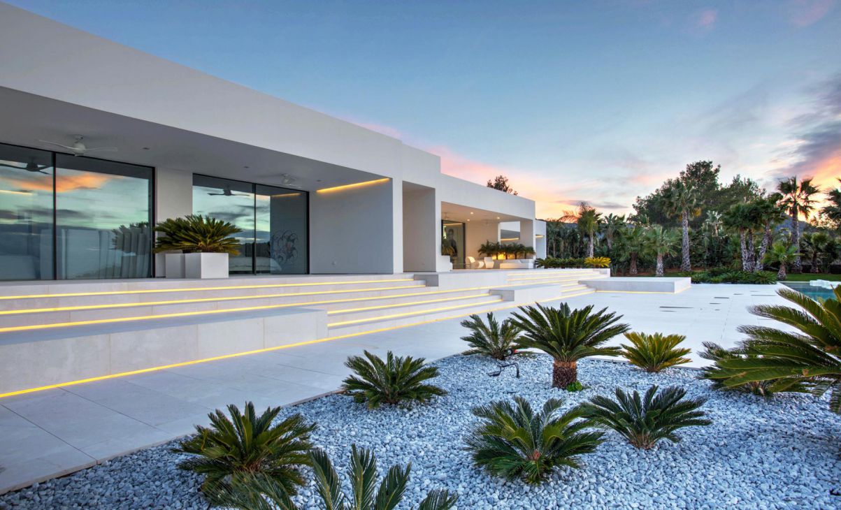 Exclusive-Modern-Villa-in-Cala-Bassa-Spain-by-MG-AG-Architects-9