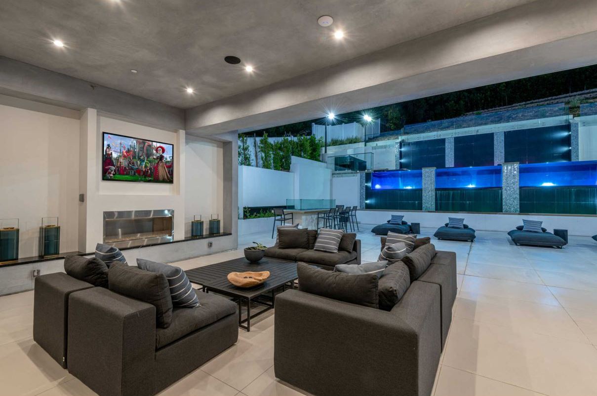 Exquisitely-designed-Sherman-Oaks-Home-for-Sale-10