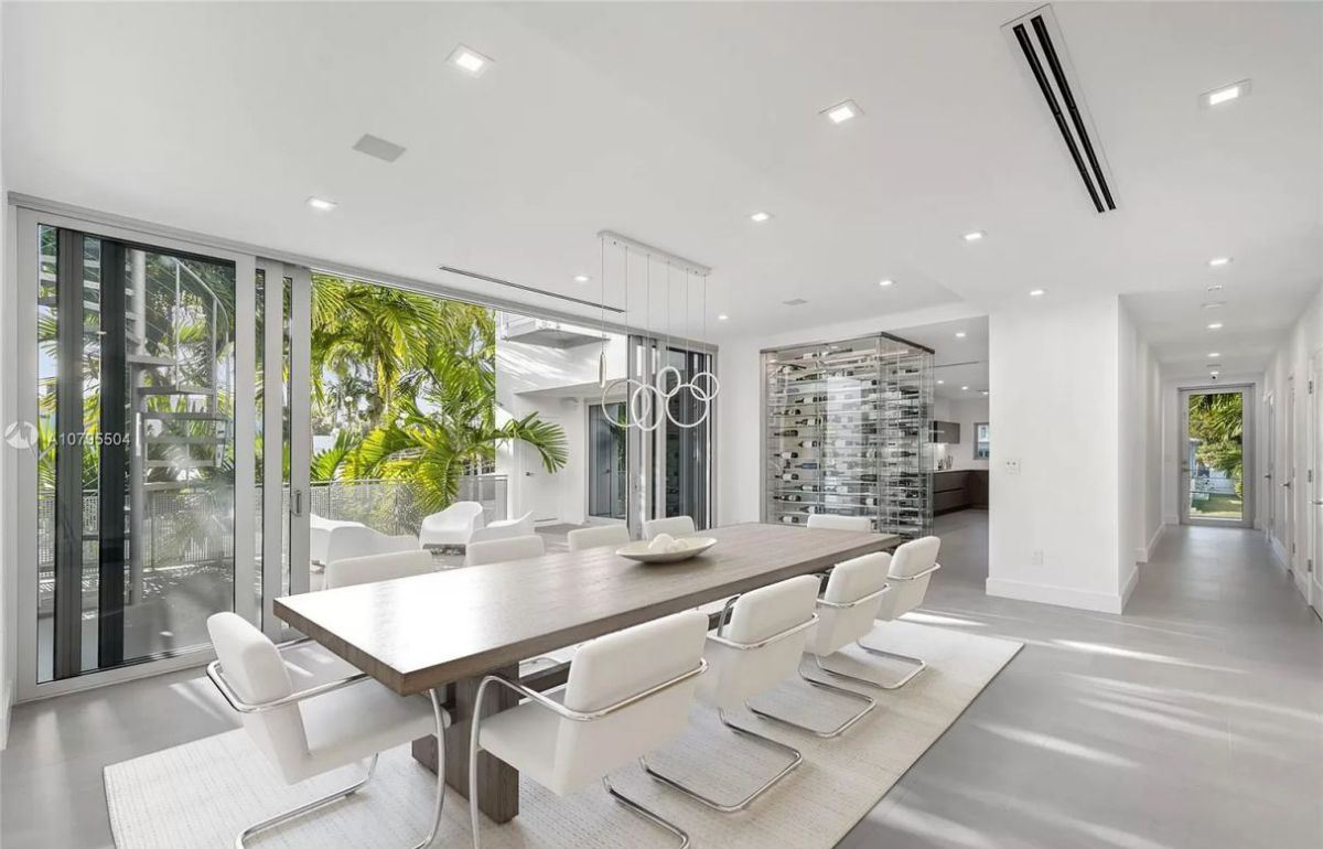 Fairhaven-Modern-Waterfront-Home-for-Sale-in-Miami-15