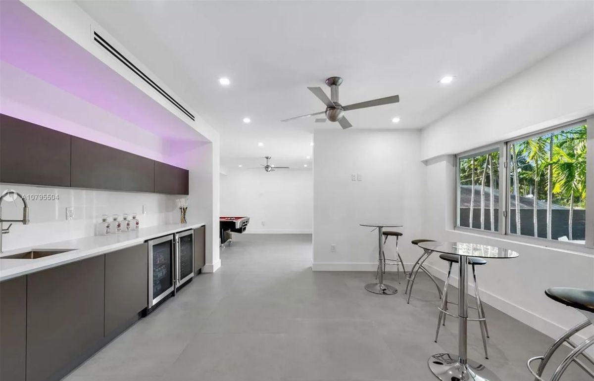 Fairhaven-Modern-Waterfront-Home-for-Sale-in-Miami-7