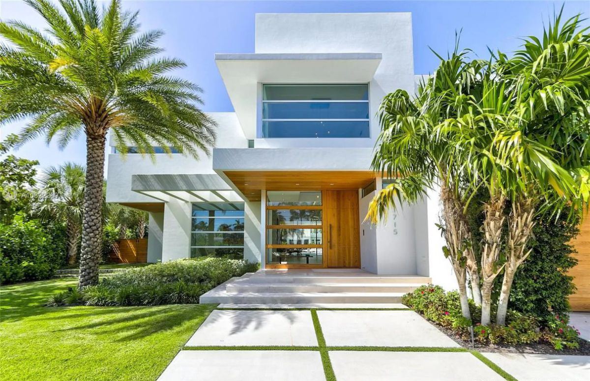 Fort-Lauderdale-Home-in-Prestigious-Rio-Vista-for-Sale-11