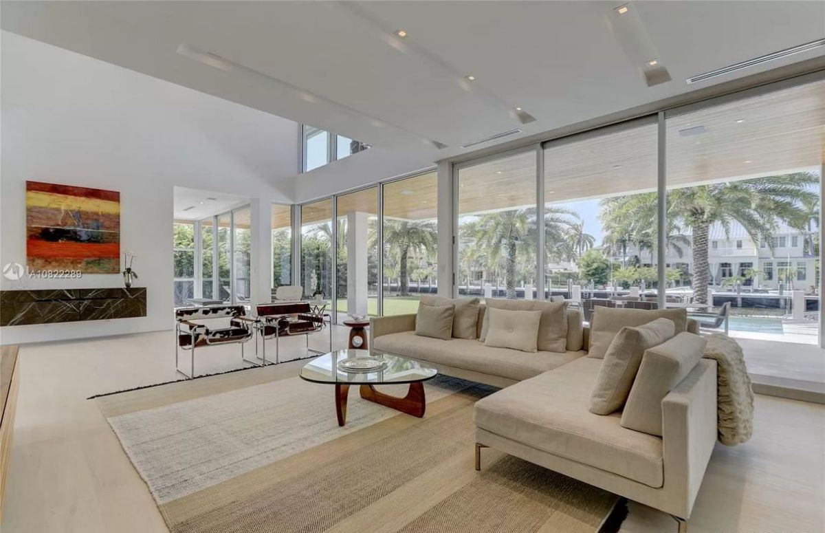 Fort-Lauderdale-Home-in-Prestigious-Rio-Vista-for-Sale-2