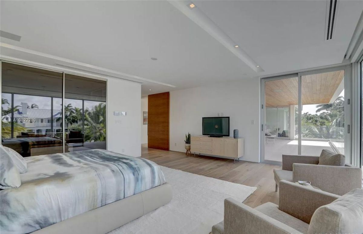 Fort-Lauderdale-Home-in-Prestigious-Rio-Vista-for-Sale-20