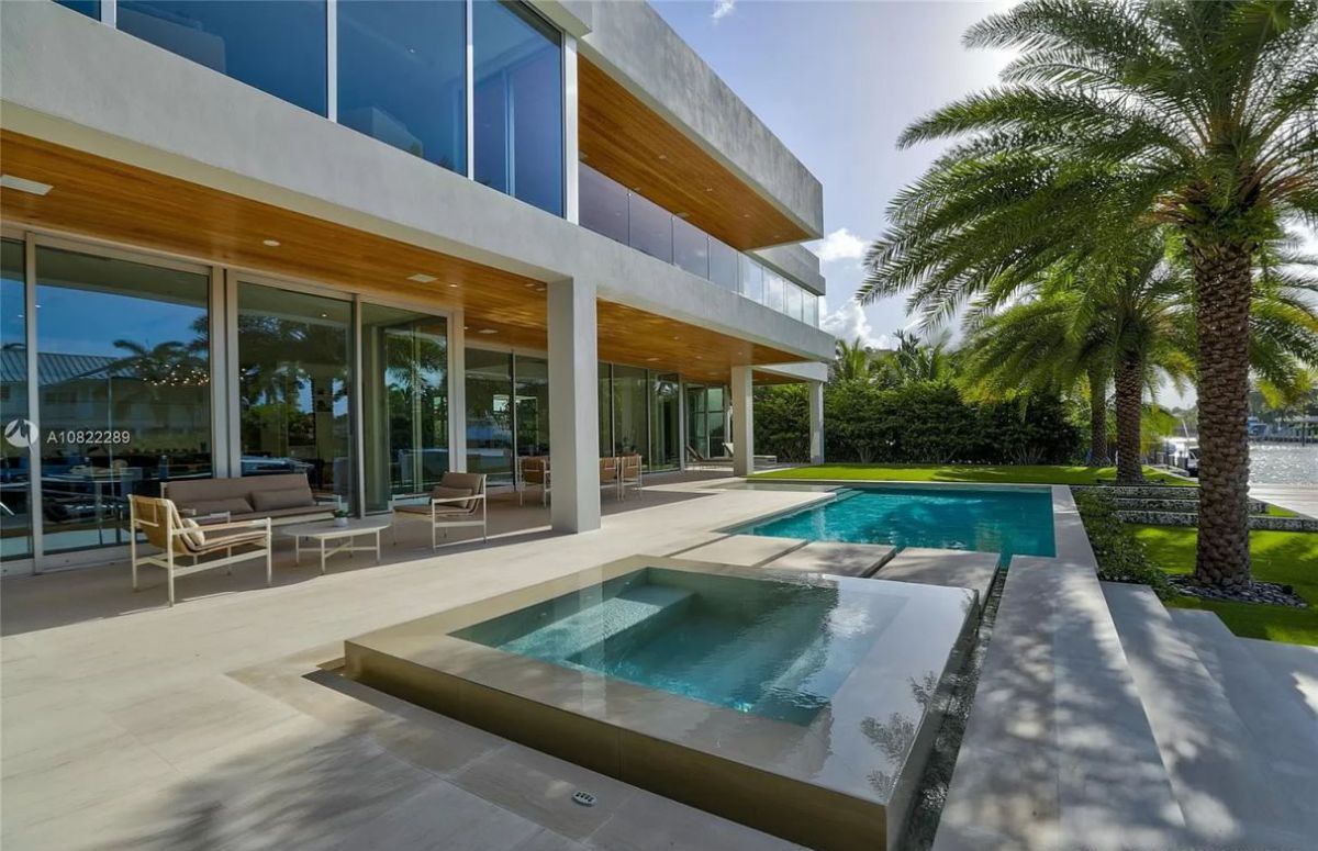 Fort-Lauderdale-Home-in-Prestigious-Rio-Vista-for-Sale-6