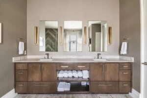 17 Beautiful and Practical Bathroom Towel Arrangement Ideas