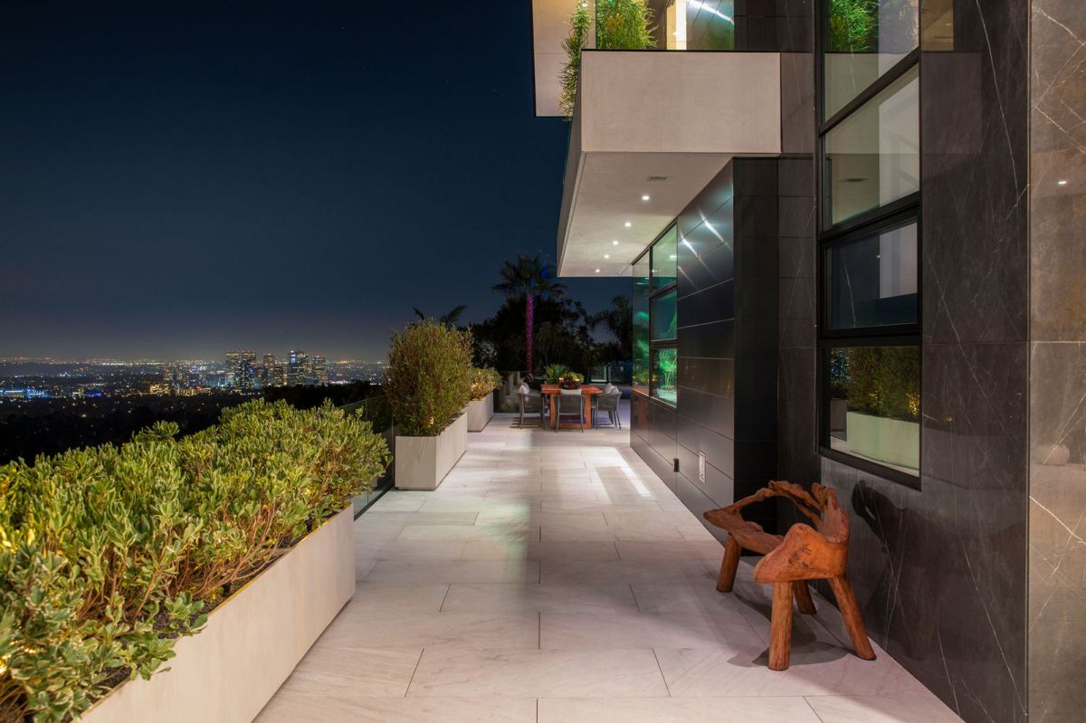 Iconic-Brand-New-Beverly-Hills-Mansion-hits-Market-22