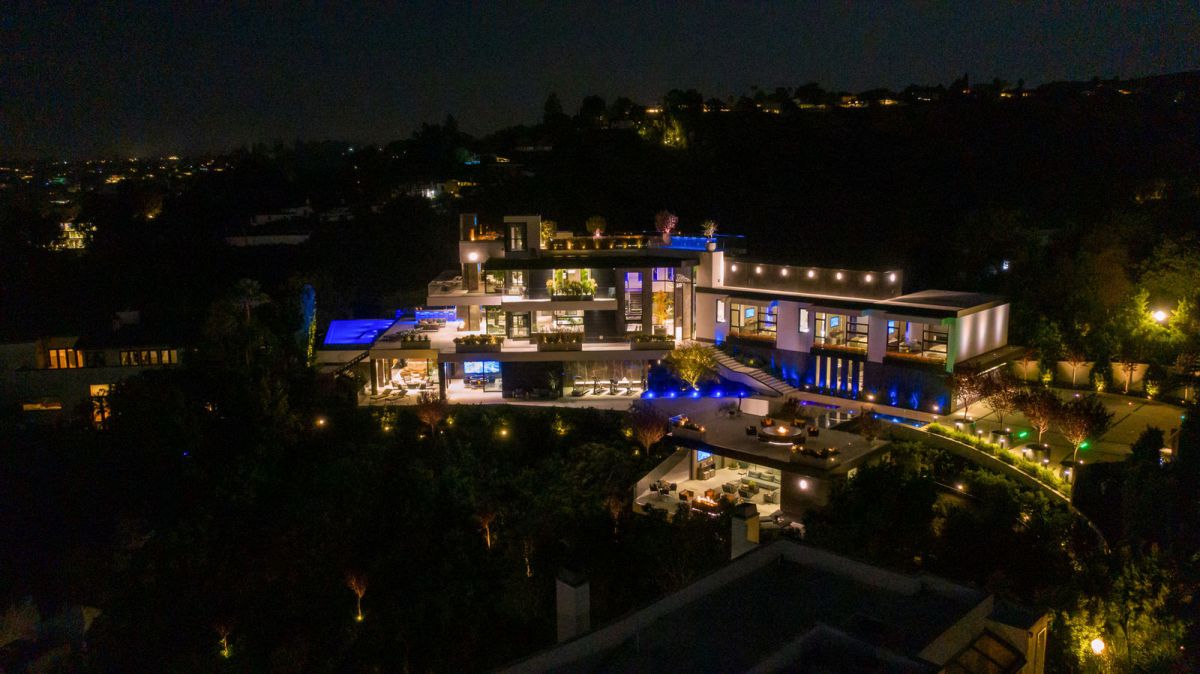 Iconic-Brand-New-Beverly-Hills-Mansion-hits-Market-3