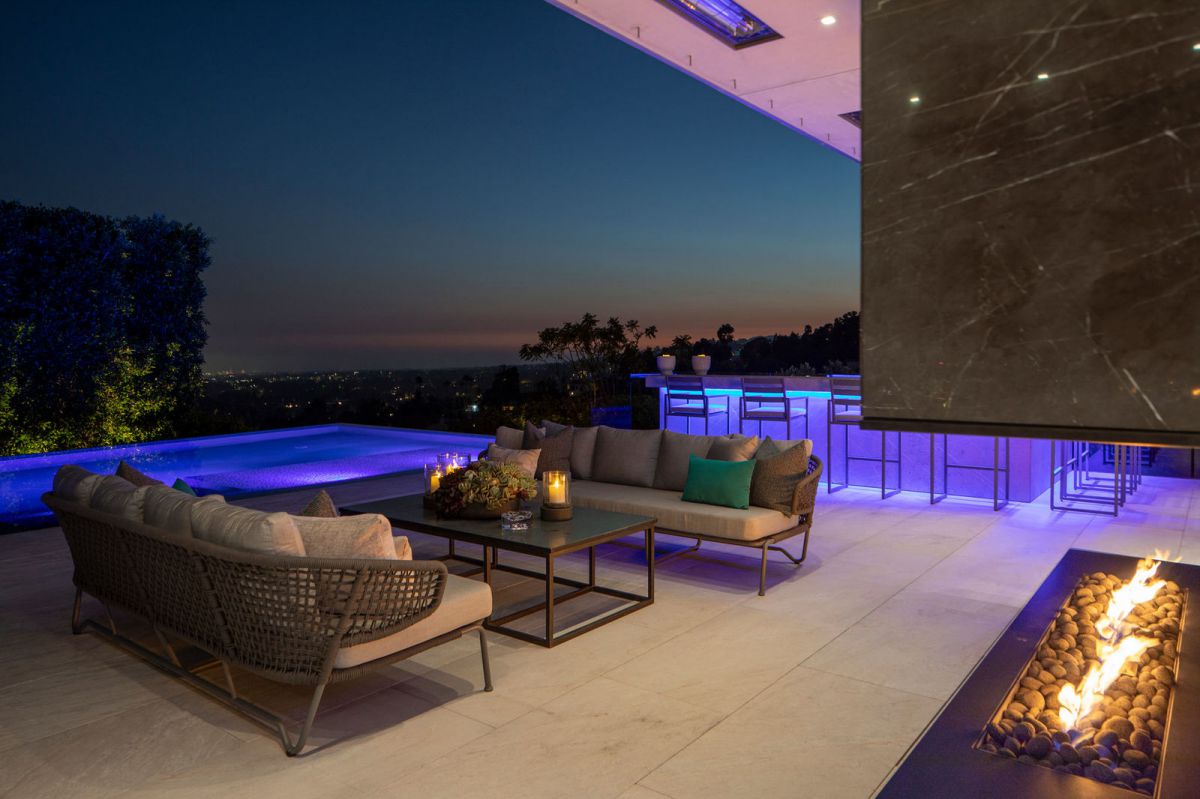 Iconic-Brand-New-Beverly-Hills-Mansion-hits-Market-32