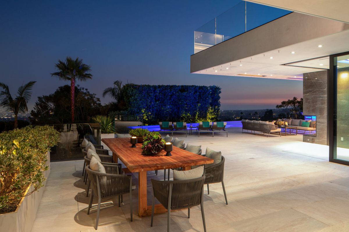 Iconic-Brand-New-Beverly-Hills-Mansion-hits-Market-33