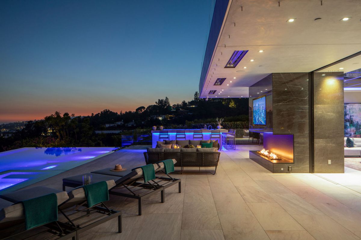 Iconic-Brand-New-Beverly-Hills-Mansion-hits-Market-35