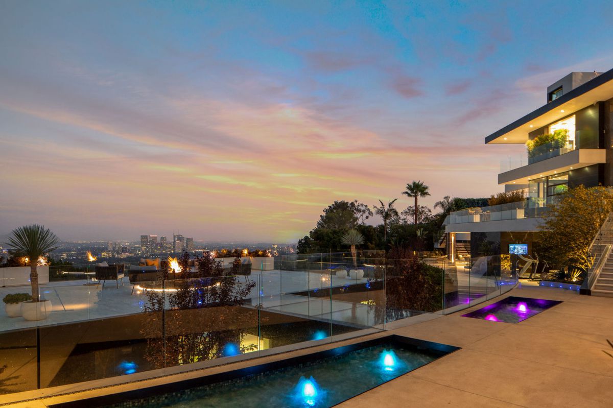 Iconic-Brand-New-Beverly-Hills-Mansion-hits-Market-44