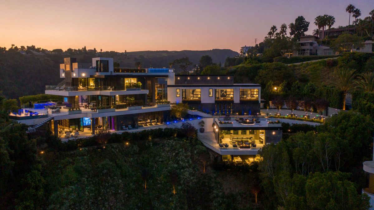 Iconic-Brand-New-Beverly-Hills-Mansion-hits-Market-7