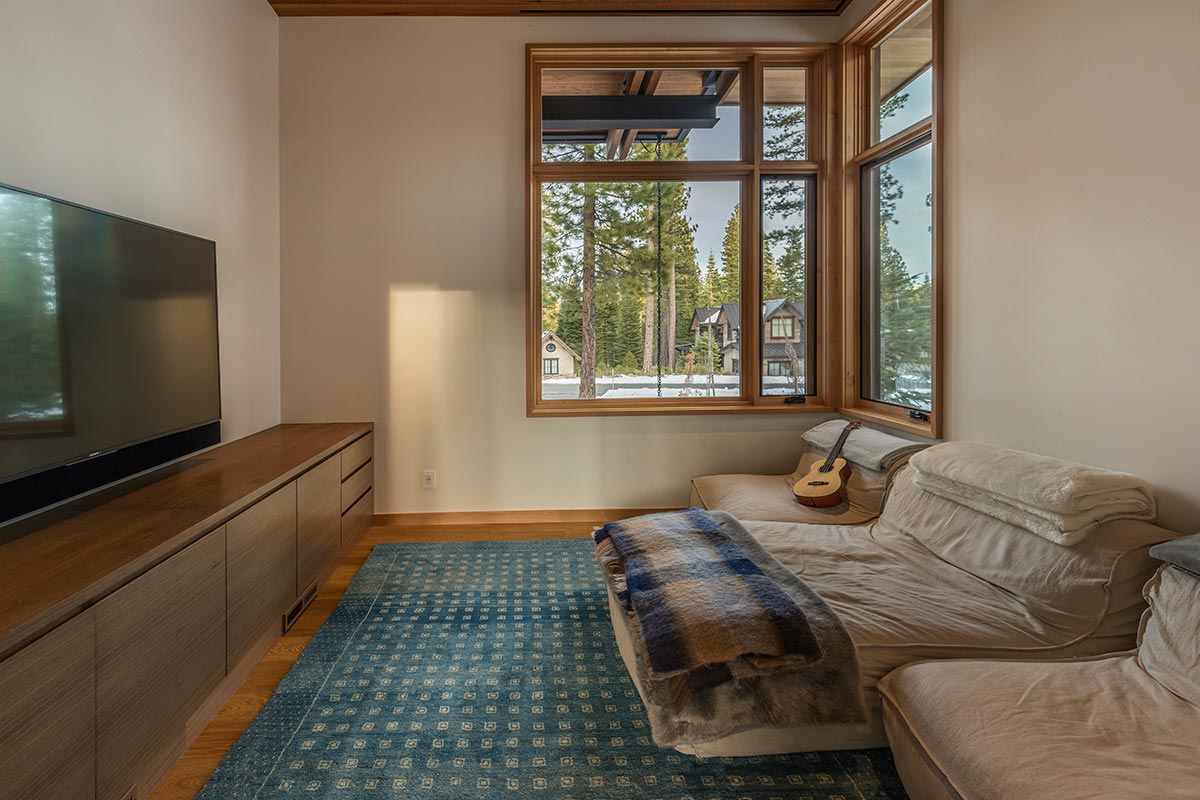 Lake-Tahoe-Home-on-Martis-Lot-345-by-Walton-Architecture-Engineering-13