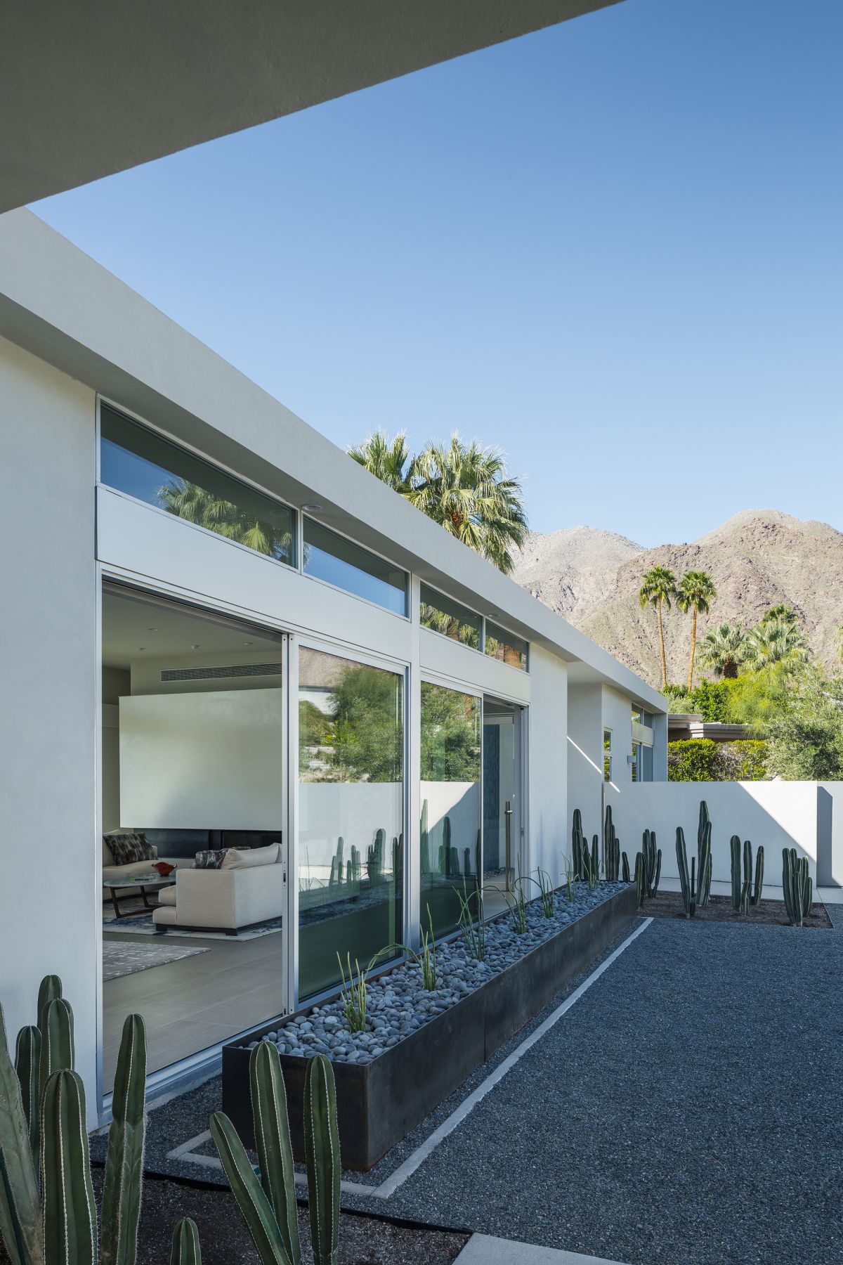 Las-Palmas-Heights-House-in-Palm-Springs-by-o2-Architecture-20