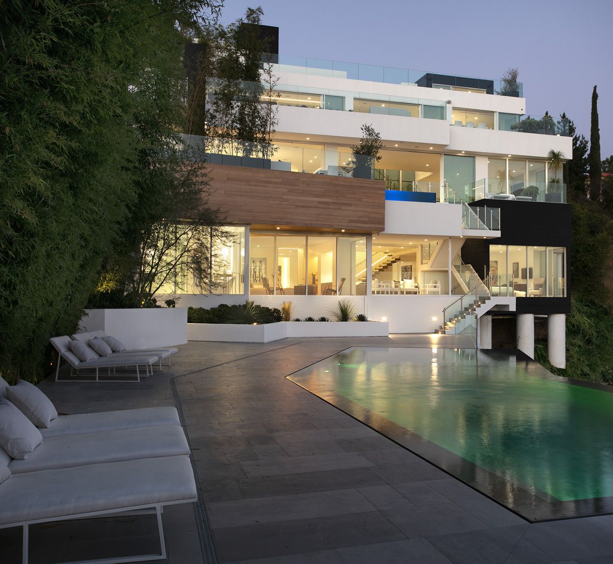 Los-Angeles-New-Home-on-Famous-Blue-Jay-Way-hits-Market-26-Million-1