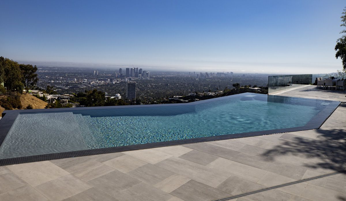 Los-Angeles-New-Home-on-Famous-Blue-Jay-Way-hits-Market-26-Million-13