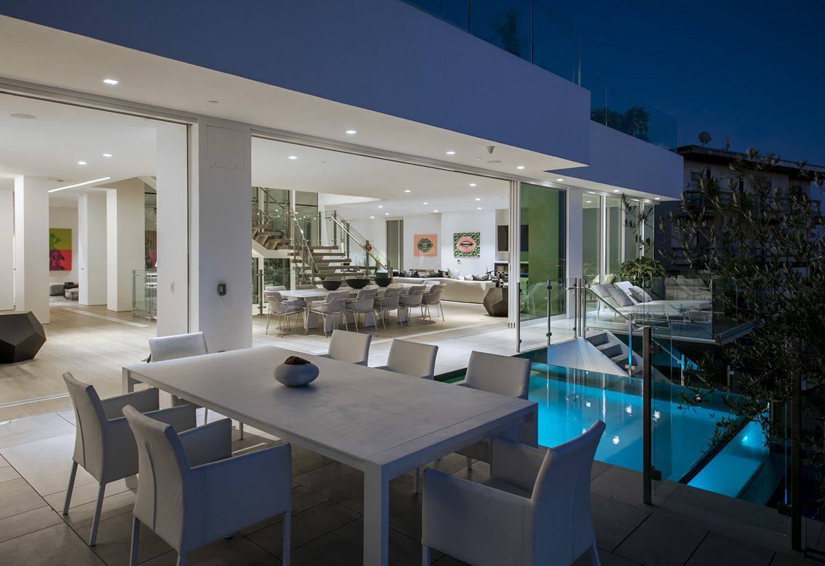 Los-Angeles-New-Home-on-Famous-Blue-Jay-Way-hits-Market-26-Million-15