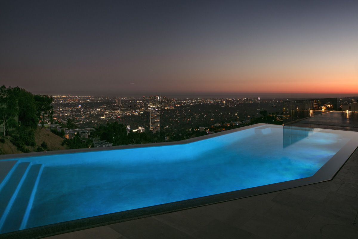 Los-Angeles-New-Home-on-Famous-Blue-Jay-Way-hits-Market-26-Million-17