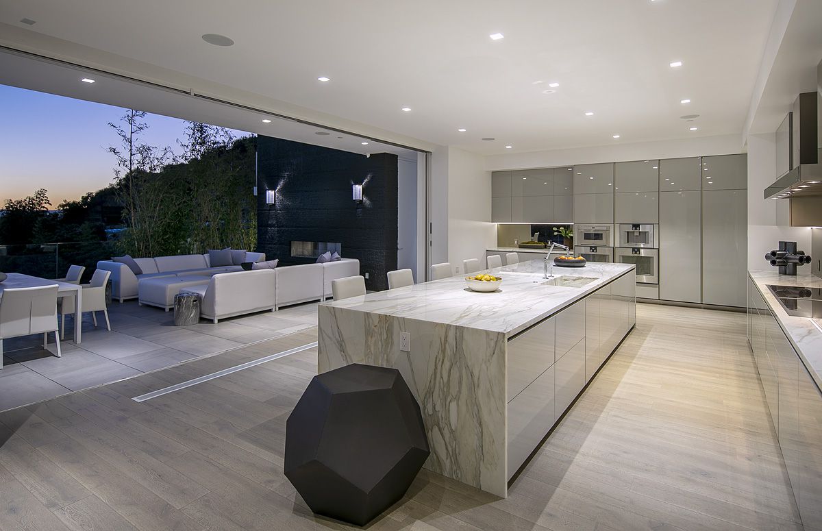 Los-Angeles-New-Home-on-Famous-Blue-Jay-Way-hits-Market-26-Million-20