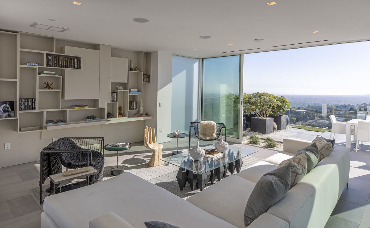 Los-Angeles-New-Home-on-Famous-Blue-Jay-Way-hits-Market-26-Million-22