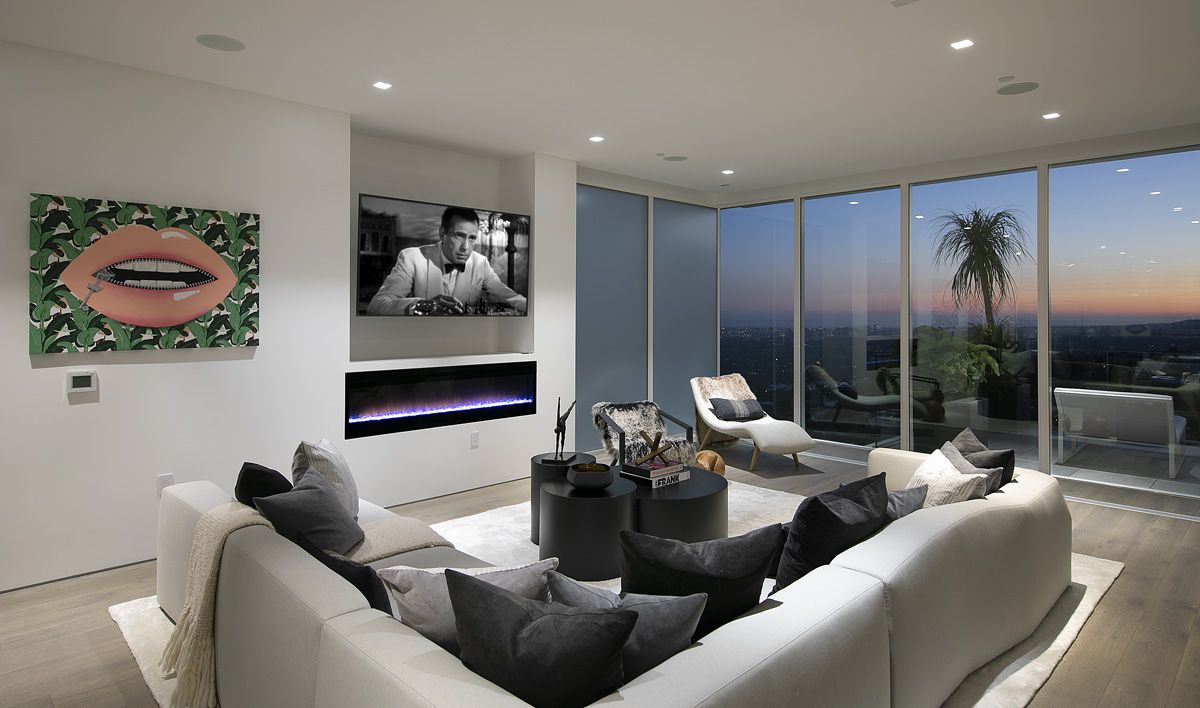 Los-Angeles-New-Home-on-Famous-Blue-Jay-Way-hits-Market-26-Million-5